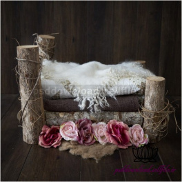 بک دراپ نوزاد تخت خواب چوبی و رزهای صورتی - کد 195