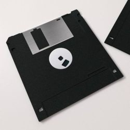 پاورپوینت کامل و جامع با عنوان بررسی دیسک نرم یا فلاپی دیسک در 19 اسلاید