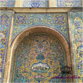نمایی از کاشی کاری زیبای کاخ گلستان با نقش گل و گلدان-کد 69
