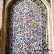 نمایی از کاشی کاری بسیار زیبای مسجد نصیرالملک با نقش گل و بوته-کد 85
