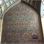 نمایی از کاشی کاری زیبای مسجد نصیرالملک با نقش منظره و دسته گل-کد 110