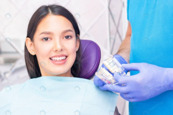 عکس استوک خانم در مطب دندانپزشکی