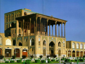 پاورپوینت بنای عالی قاپوی اصفهان