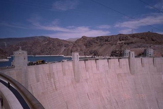 پاورپوینت بررسی عملكرد عملیات مهندسی تزریق در پروژه های سد سازی ایران